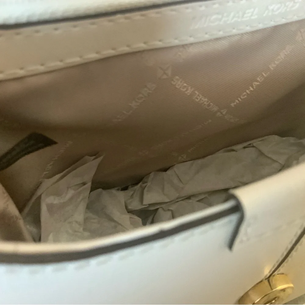 ♥️BRAND NEW/TAGS MICHAEL KORS GREAT ALL SEASON, ♥️Cream Crossbody Sonia bag. - Picture 10 of 11